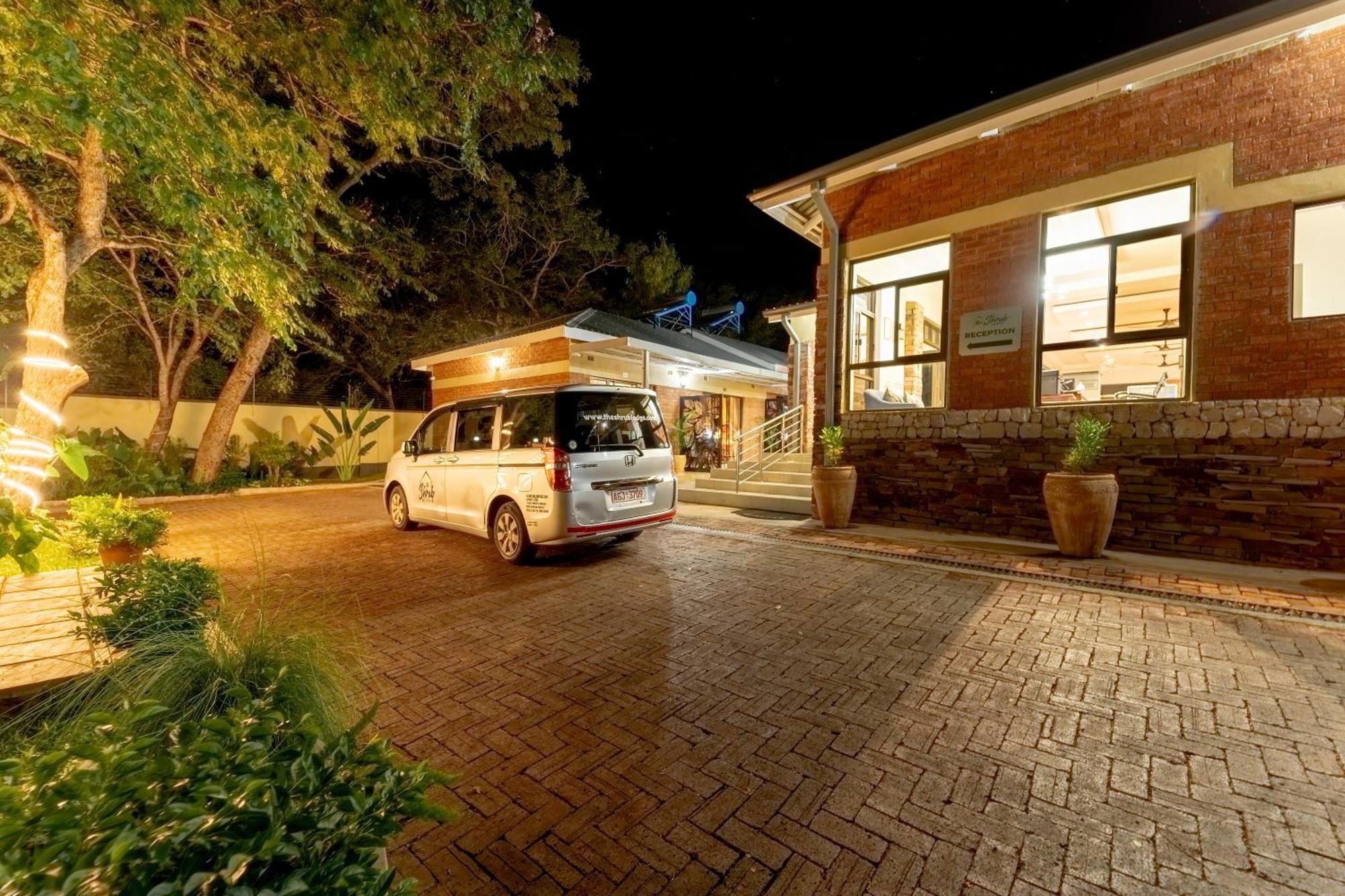The Shrub Lodge ヴィクトリア・フォールズ エクステリア 写真